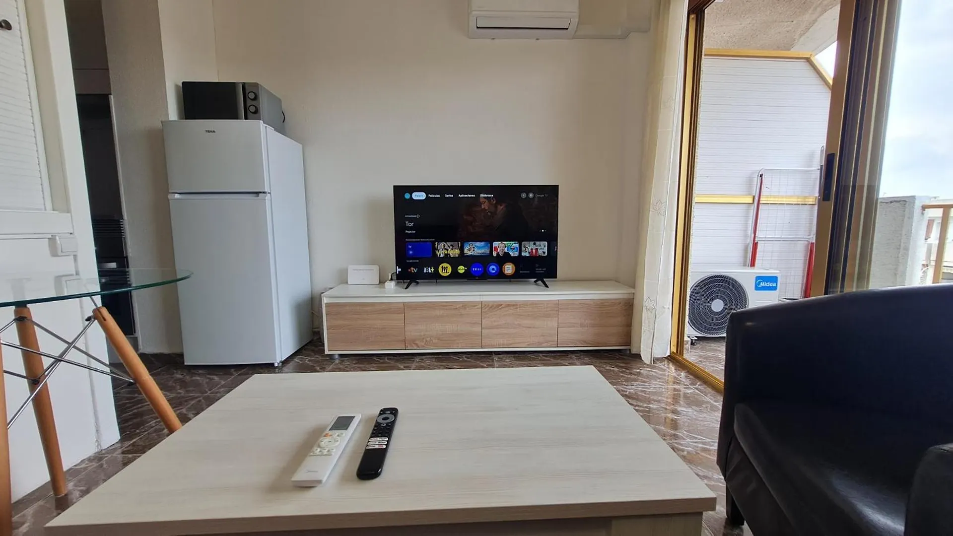 아파트 Apartamento Con Piscina En 살루